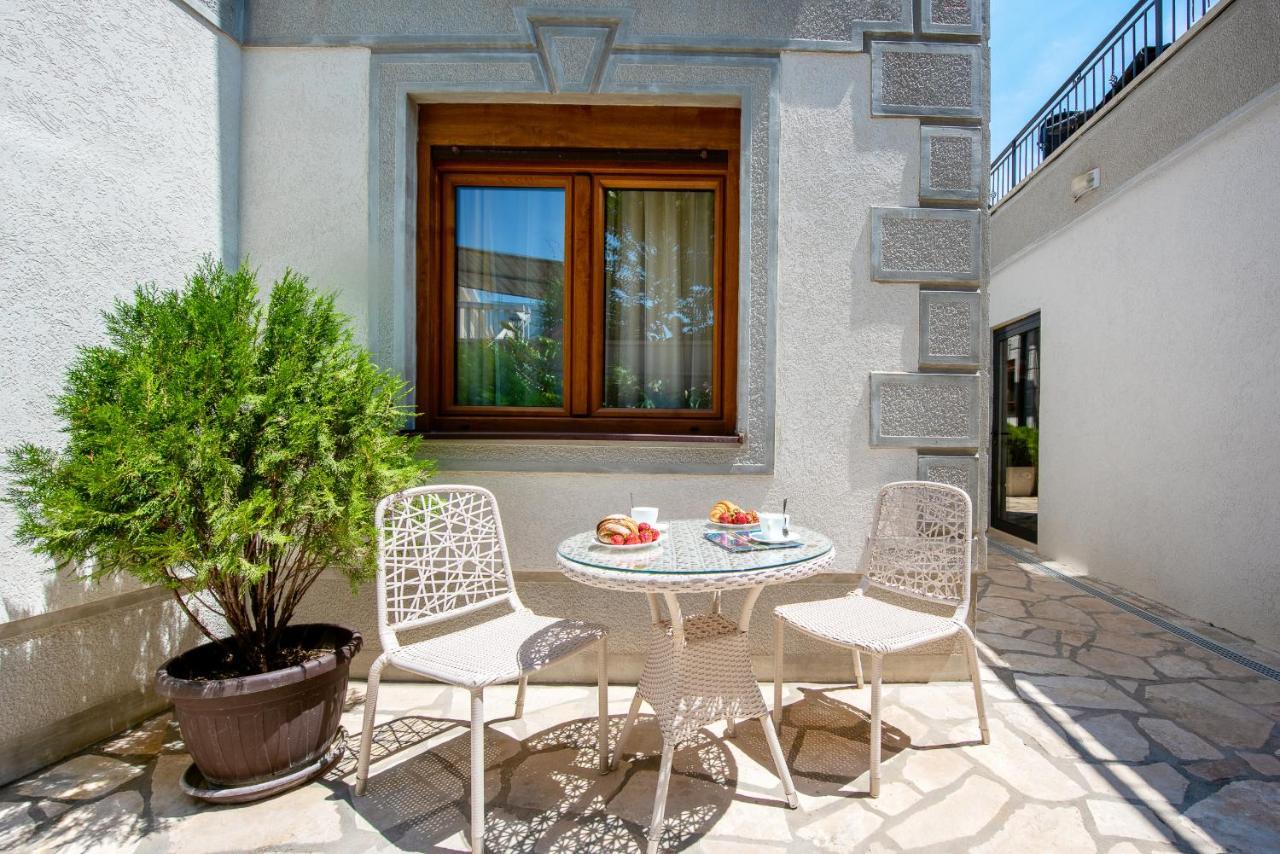 Santorini Apart Krasići Exteriér fotografie
