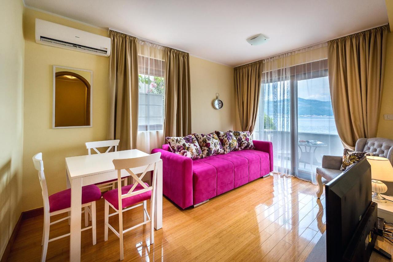 Santorini Apart Krasići Exteriér fotografie