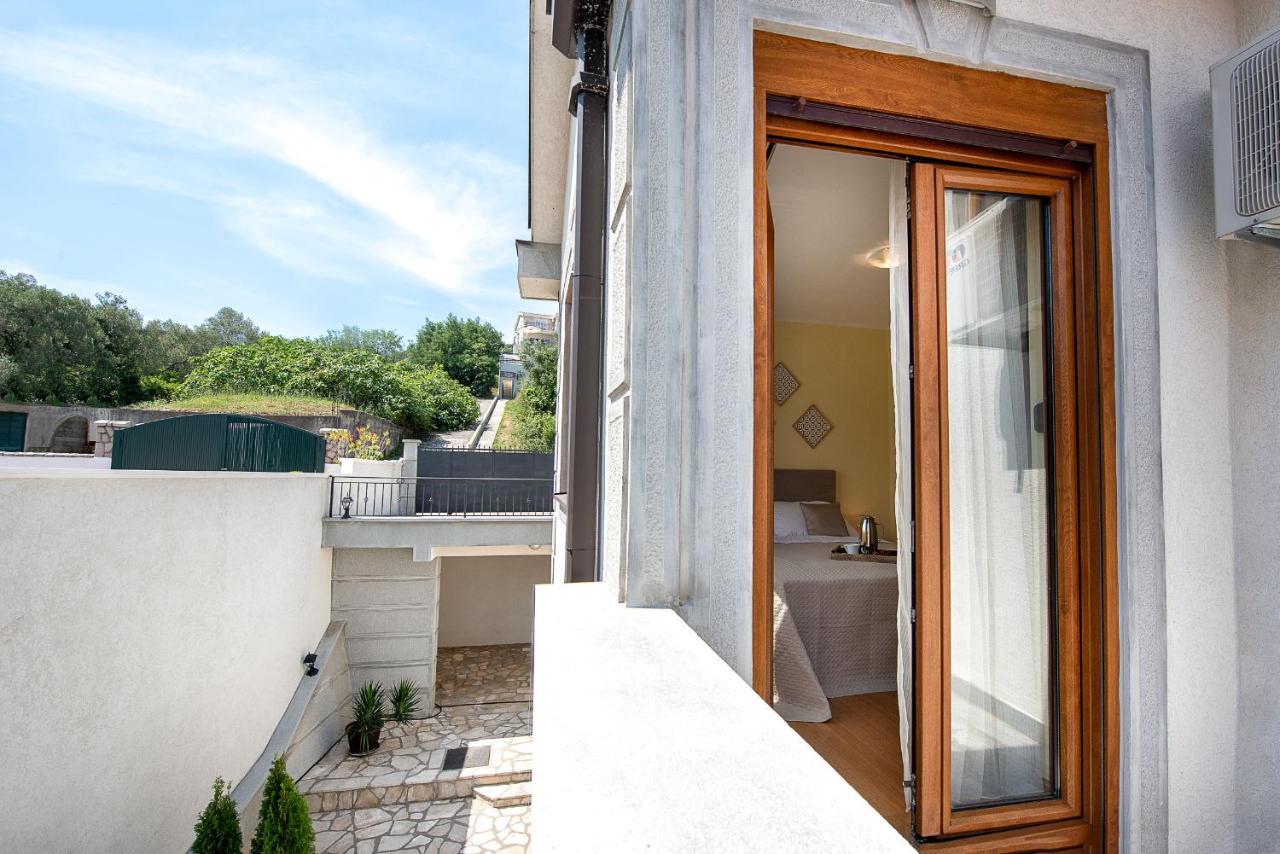 Santorini Apart Krasići Exteriér fotografie
