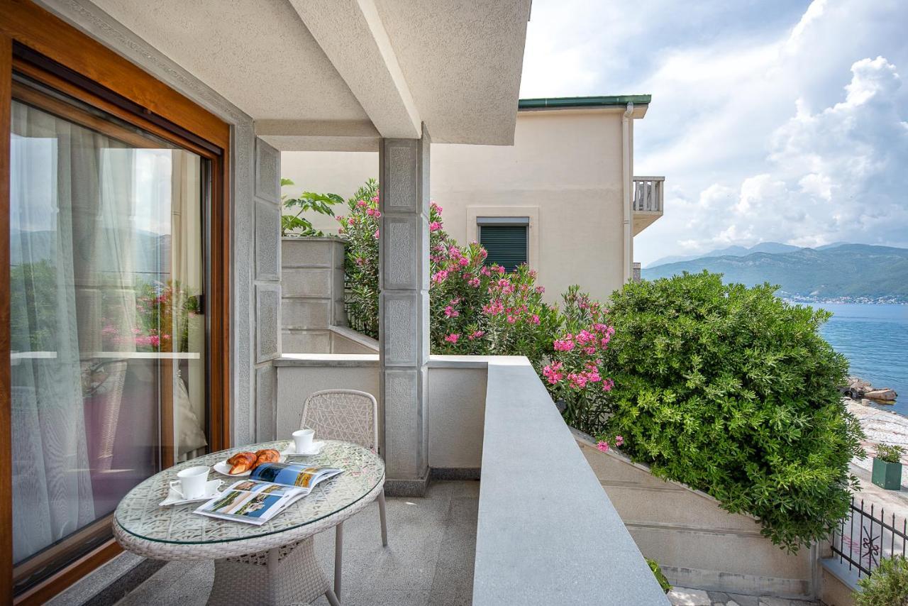 Santorini Apart Krasići Exteriér fotografie