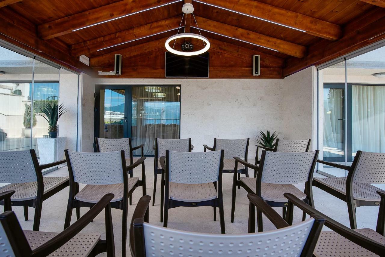 Santorini Apart Krasići Exteriér fotografie